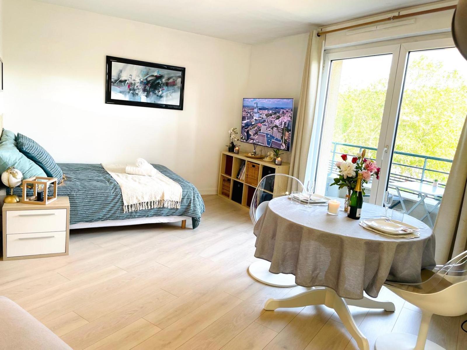 Ligne 7 : Vision D'avenir Apartment *